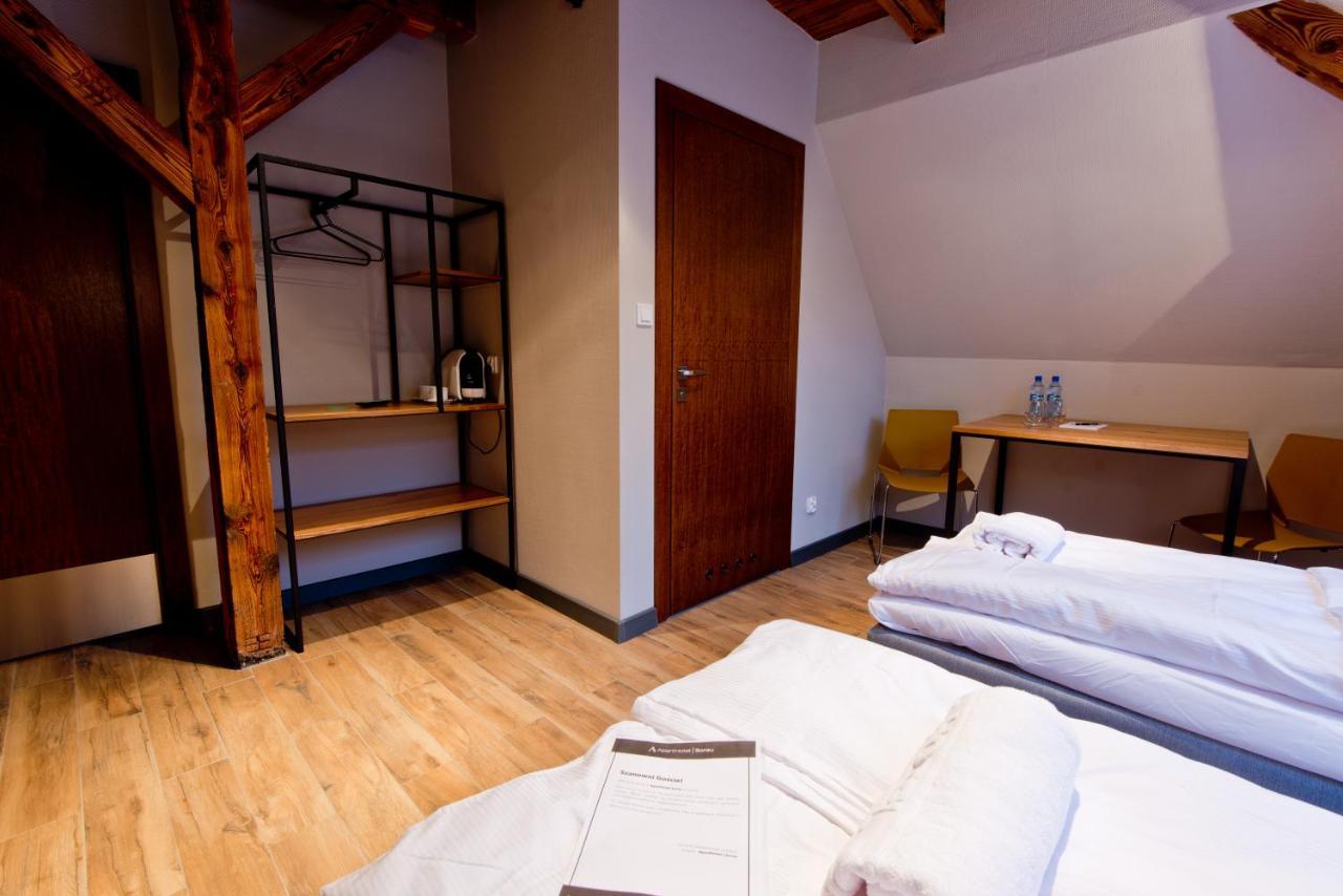 Apartsuites I Sorau Жари Екстер'єр фото A room at the hotel