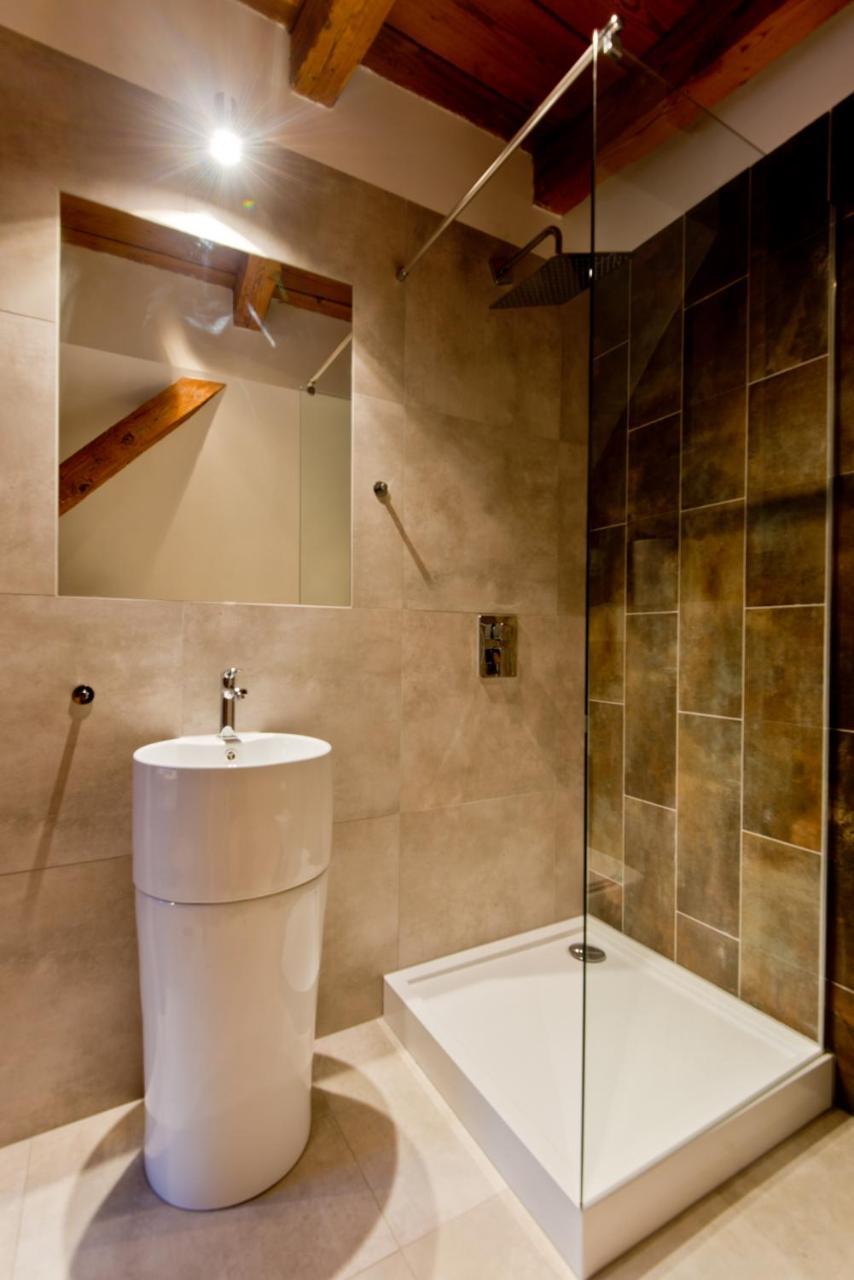 Apartsuites I Sorau Жари Екстер'єр фото A shower enclosure