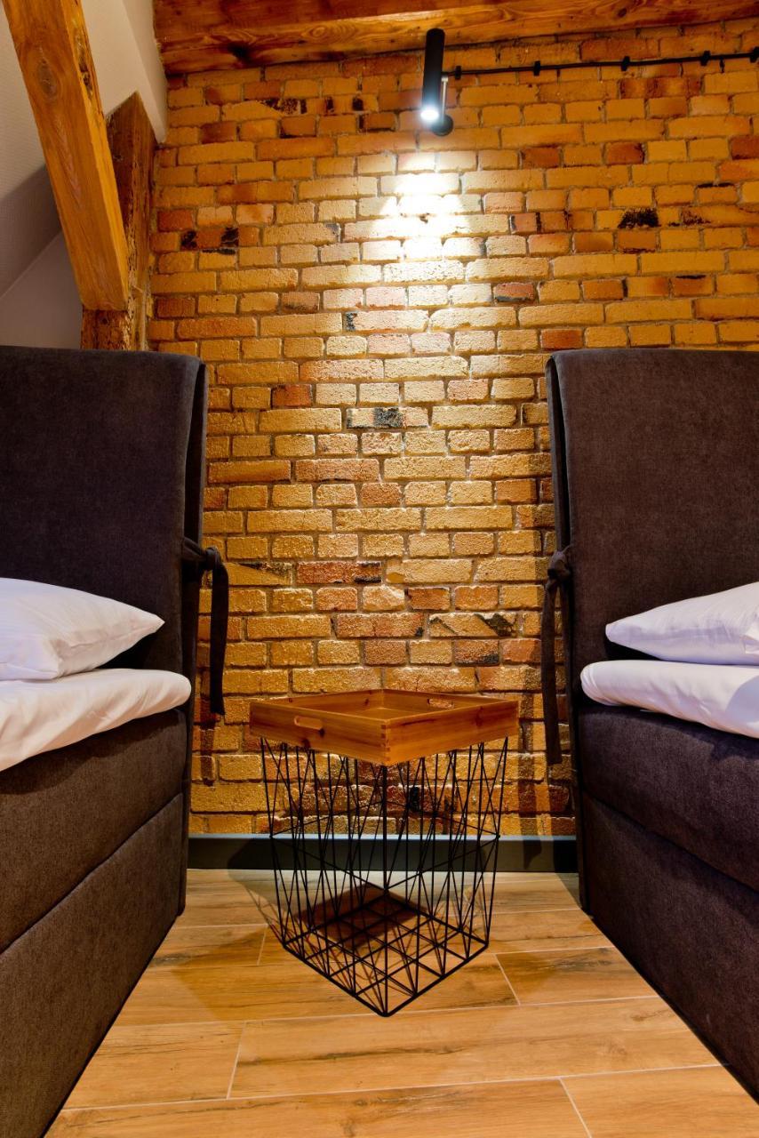 Apartsuites I Sorau Жари Екстер'єр фото The "golden wall"