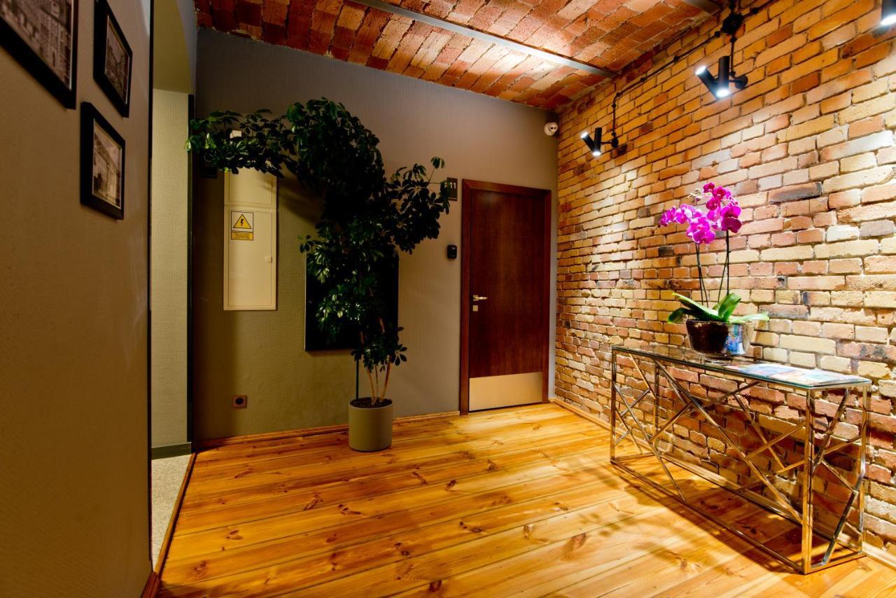 Apartsuites I Sorau Жари Екстер'єр фото Interior of the building